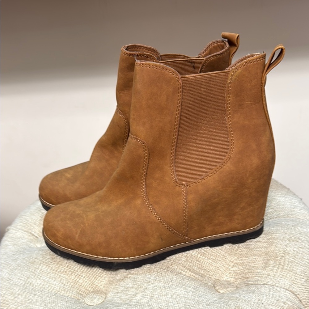 Universal Thread Tan Wedge Shoes